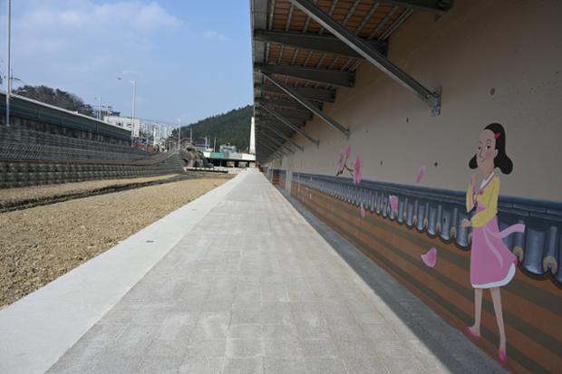 명정천 생태하천의 여러 모습-2. 벽화 및 하천