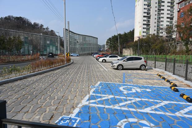 명정천 생태하천의 여러 모습-4. 주차장