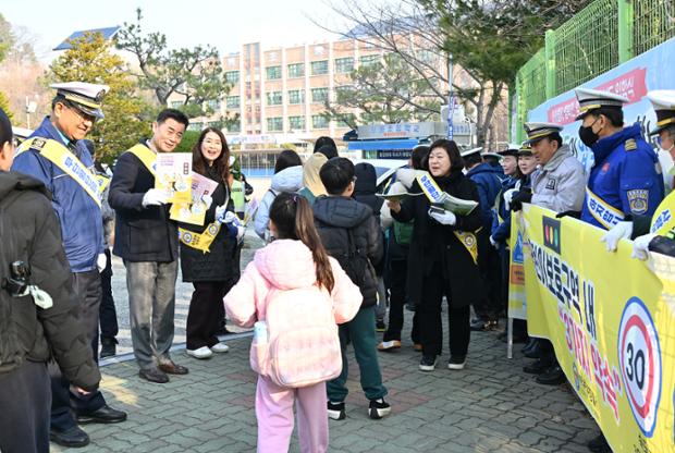 울산중부경찰서, 무룡초 일대에서 교통안전 홍보 활동(캠페인) 진행