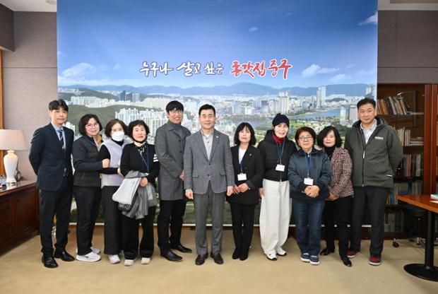 김영길 중구청장, 성안청구타운 입주민 환담