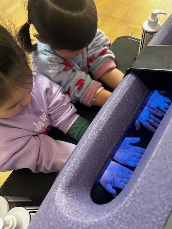 “손 씻기 효과, 눈으로 직접 확인해요!”