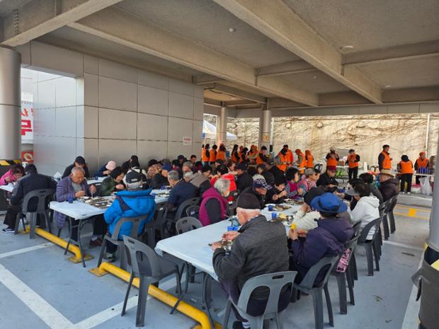 당근봉사단·태화동, 지역 어르신 위한 사랑의 밥차 운영