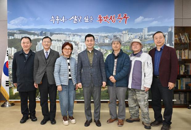 김영길 중구청장, 울산시우회 회원 환담