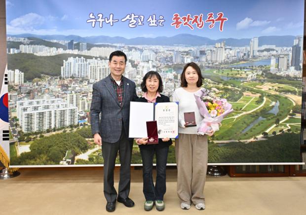 중구, 6.25전쟁 참전유공자 유족에게 화랑무공훈장 전수
