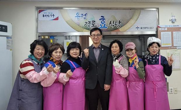 중앙동 바르게살기위원회, 우정경로식당에서 급식 봉사활동 실시