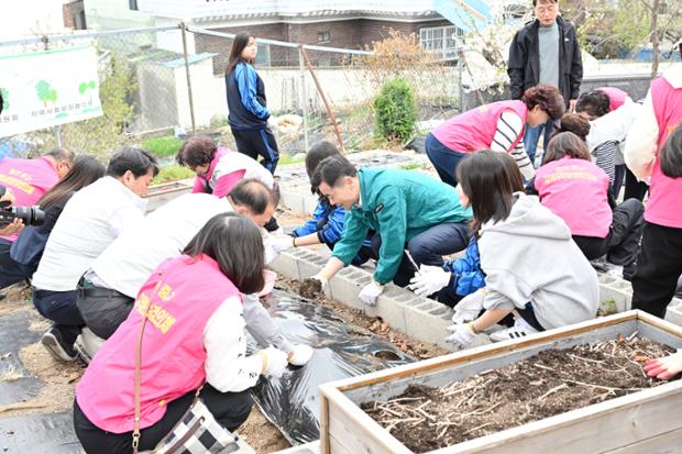 “감자 함께 기르고 나누며 이웃사랑 실천해요”