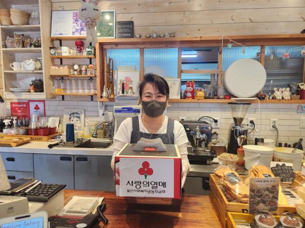 빠삐용 베이커리, 홀몸 어르신 위한 사랑의 생신케이크 전달