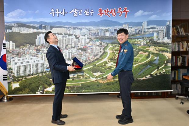 우문영 중부경찰서장 감사패 수여