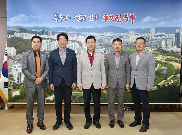 김영길 중구청장, (사)국제피플투피플 울산챕터 임원진 환담