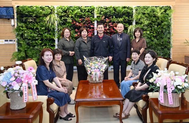 김영길 중구청장, 우정전통시장 상인회 회원들과 환담