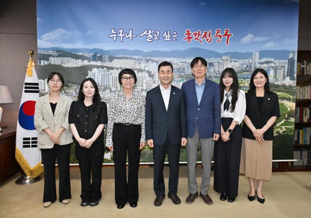 김영길 중구청장, 중구청소년센터 관계자 등과 환담