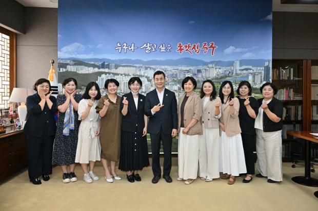 김영길 중구청장, 중구 가정어린이집연합회 회원과 환담