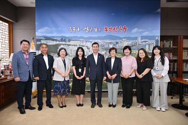 김영길 중구청장, 울산흥사단 및 성남청소년센터 관계자와 환담