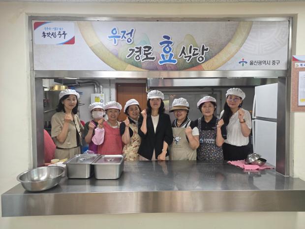 우정동 여성자원봉사회, 우정경로식당에서 급식 봉사활동 실시