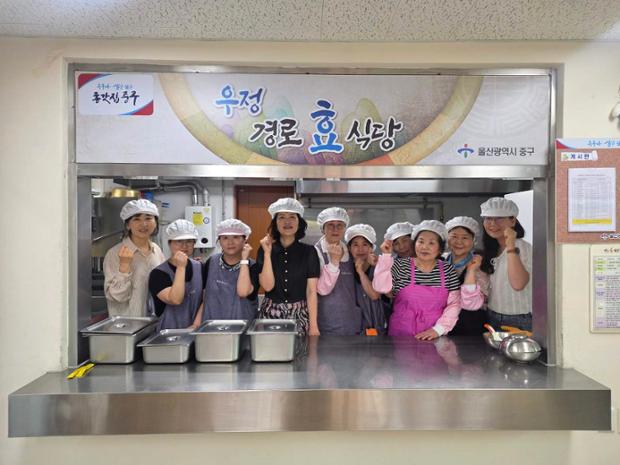 우정동 통장회, 우정경로식당에서 급식 봉사활동 실시