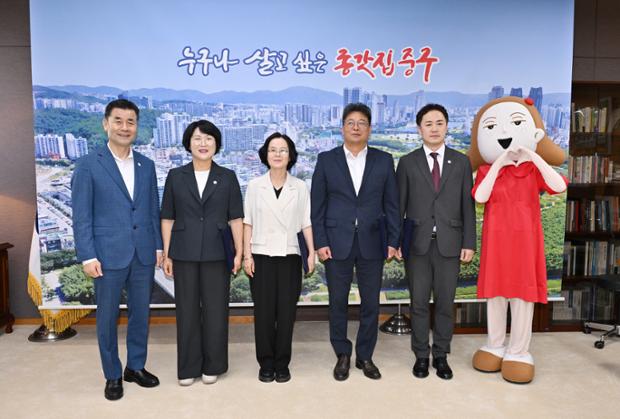 중구, 2026년 하반기 정기인사 5급 이상 인사발령자 임용장 수여식 개최