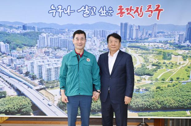 김영길 중구청장, 이윤철 울산상공회의소 회장과 환담