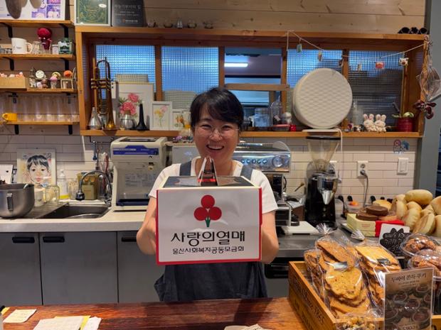중앙동, 홀몸 어르신 가정에 빠삐용베이커리 후원 사랑의 생신 케이크 전달