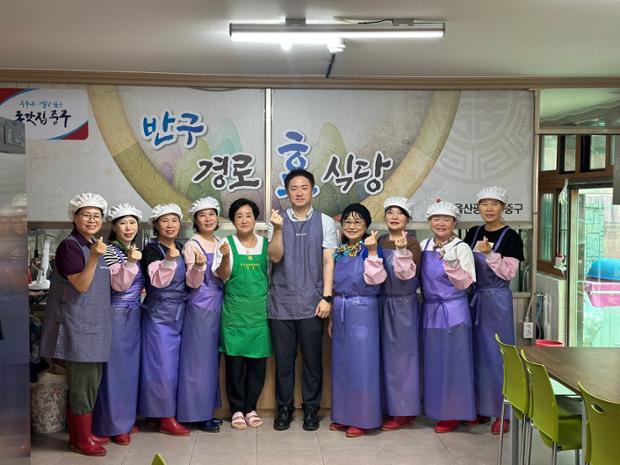 약사동 새마을부녀회, 반구경로식당에서 급식 봉사활동 실시