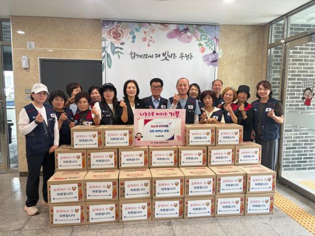 우정동 자유총연맹, 저소득 취약계층 위한 라면 40상자 후원