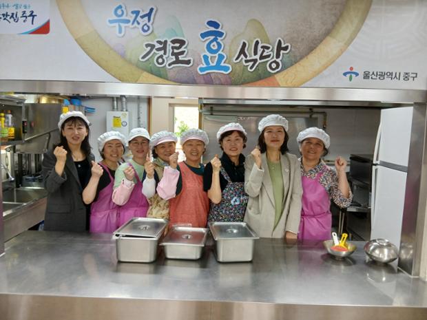 우정동 여성자원봉사회, 우정경로식당에서 급식 봉사활동 실시