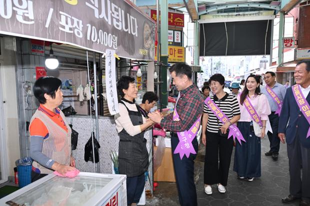 중구, 전통시장 및 상점가 순회 추석맞이 장보기 행사 진행(선우시장)