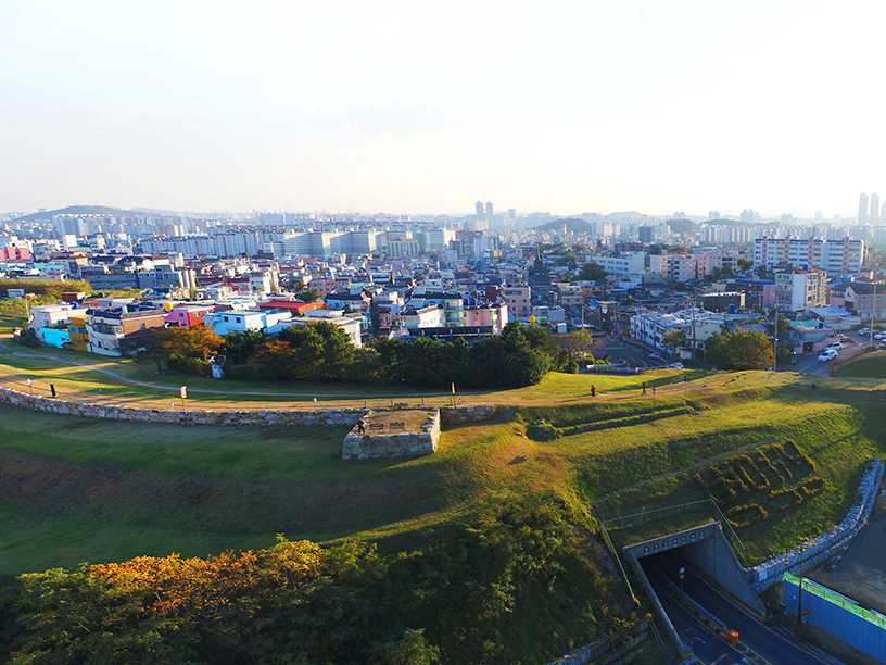 경상좌도 병영성과 외솔 최현배길 이미지