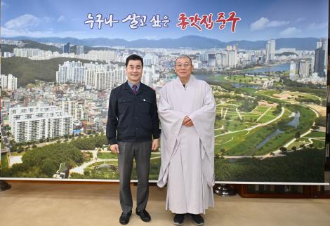해남사 주지 혜원스님 내방 이미지