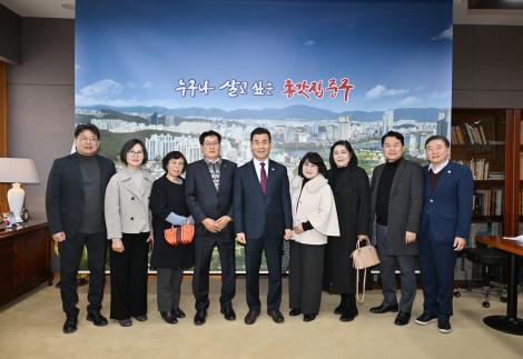 약사동 체육회 임원진 내방 이미지