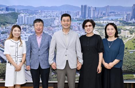 시각장애인복지연합화 내방 이미지