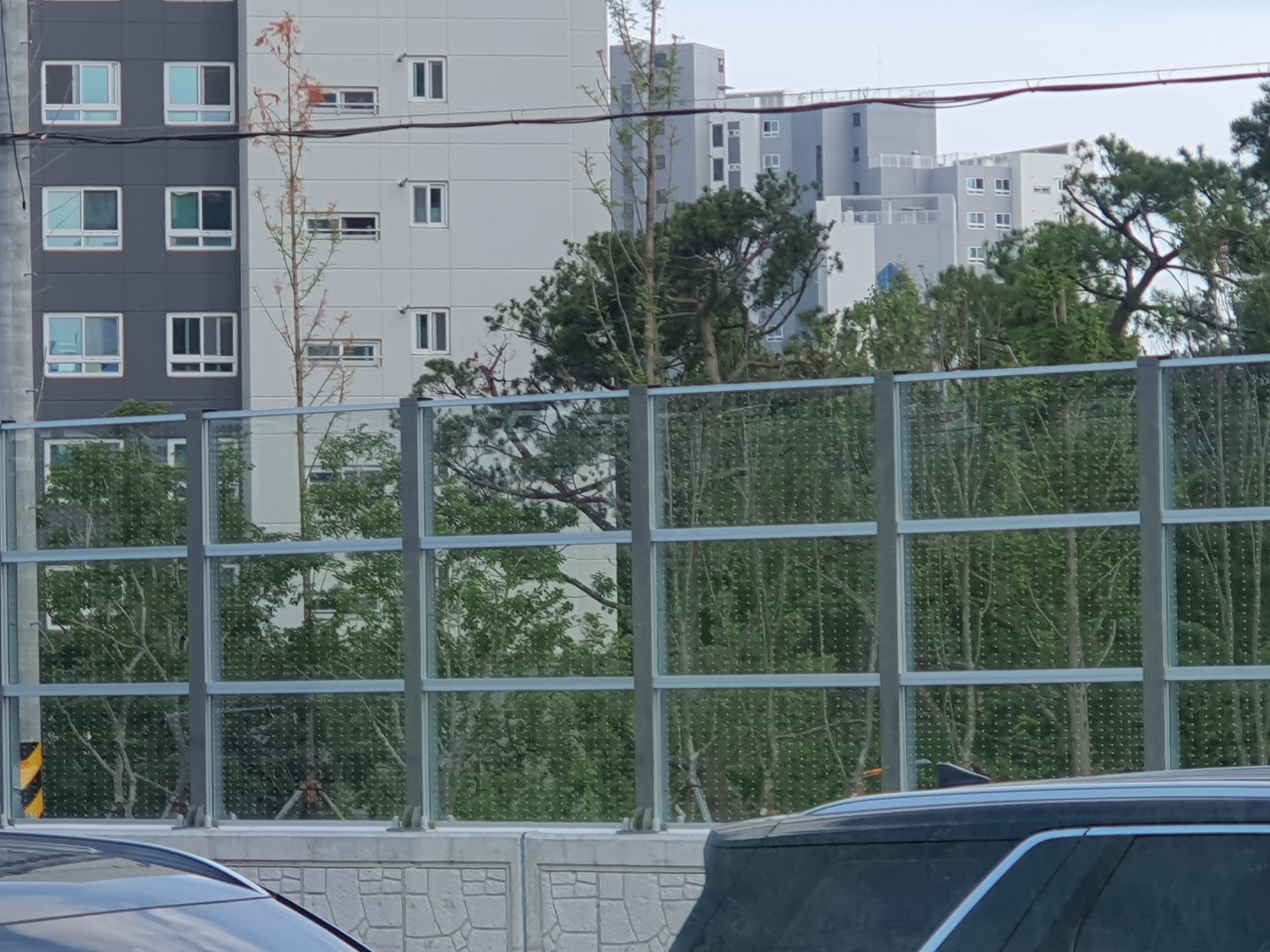 센트리지 아파트 옆 보도 유리막 이동 이미지(1)