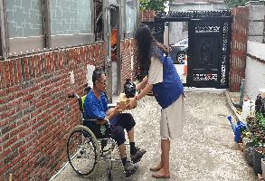 다운동 독거 중증장애인 사랑의 반찬 배달 이미지