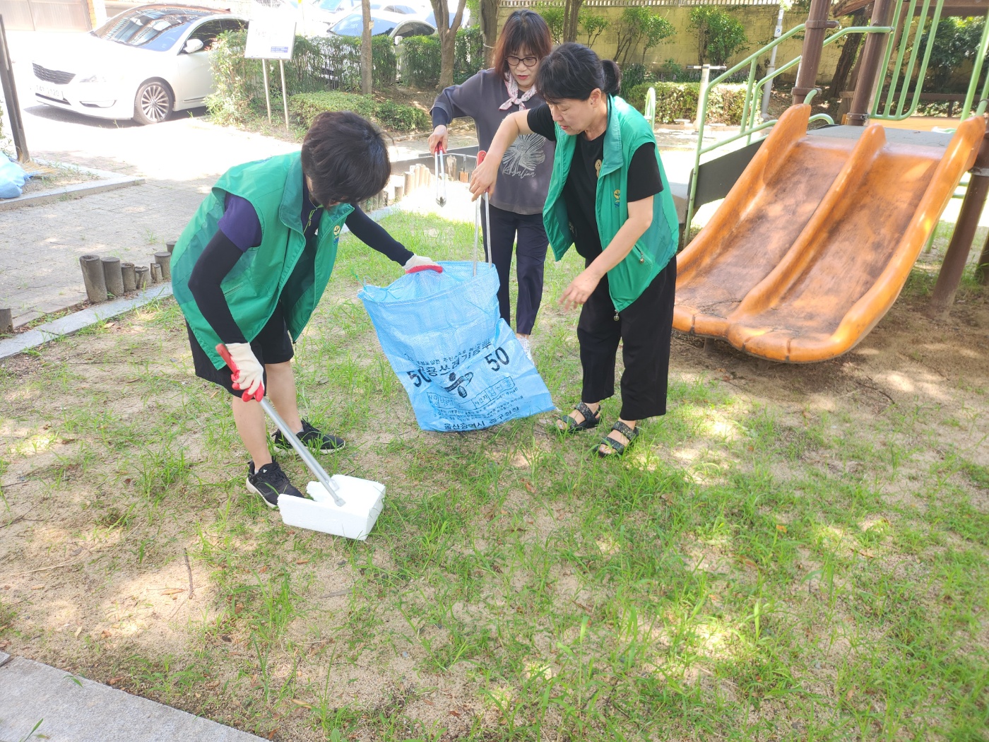 병영1동 새마을문고회 남외공원 환경정비 이미지(2)