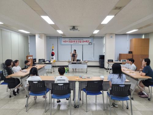 중앙동·주민자치위원회, 어린이 대상 한글 교육 및 한글 공예 특강 진행