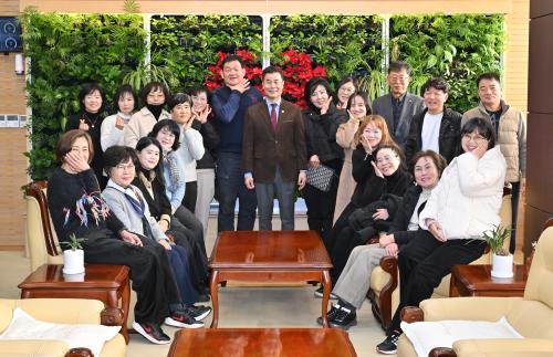 김영길 중구청장, 재난안전상황실 구민 견학 프로그램 참여자 환담