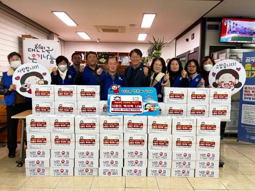 반구2동 바르게살기위원회, 저소득계층 위한 떡국떡 60상자 전달