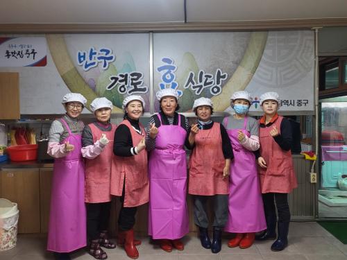 반구1동 새마을부녀회, 반구경로식당에서 급식 봉사활동 실시