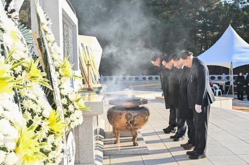 김영길 중구청장, 2026년 병오년(丙午年) 새해 현충탑 참배