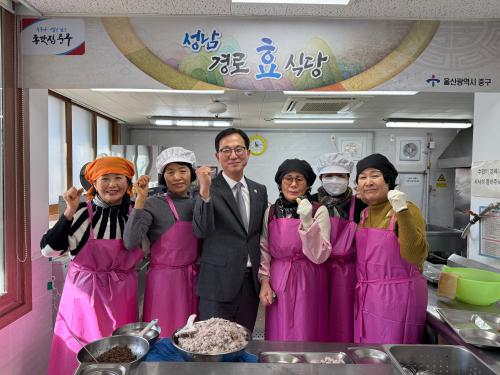 중앙동 여성자원봉사회, 성남경로식당에서 급식 봉사활동 실시