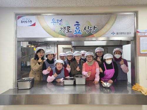 우정동 통장회, 우졍경로식당에서 급식 봉사활동 실시