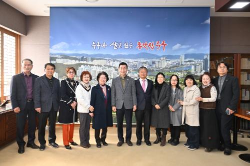 김영길 중구청장, 울산중구문학회 임원진 환담