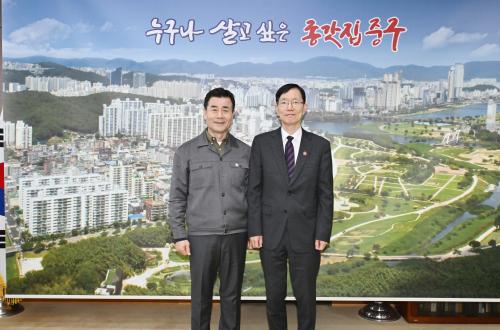 김영길 중구청장, 서남교 신임 울산시 행정부시장 환담