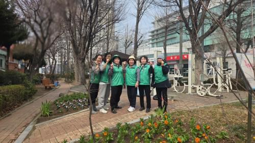 학성동 새마을부녀회, 행복공원 일대 봄맞이 초화 식재