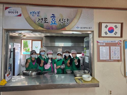 병영1동 새마을문고회, 병영경로식당에서 급식 봉사활동 실시