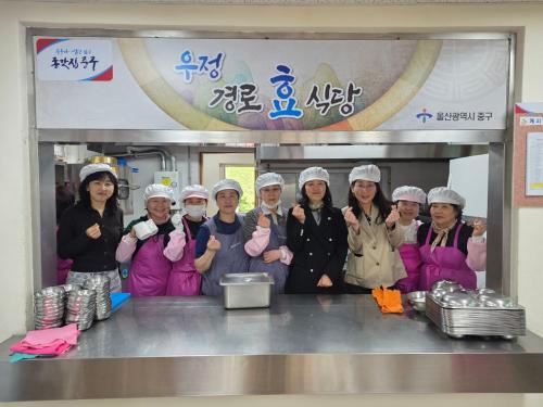 우정동 통장회, 우정경로식당에서 급식 봉사활동 실시