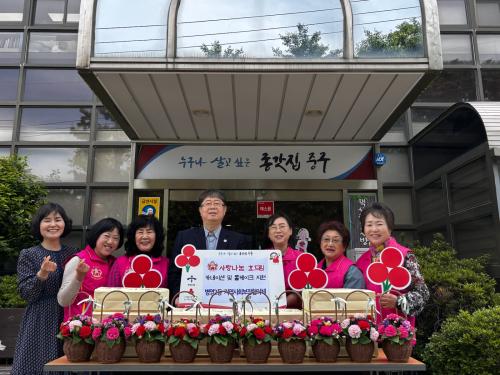 병영2동 지역사회보장협의체, 홀몸 어르신 위한 카네이션 및 케이크 전달