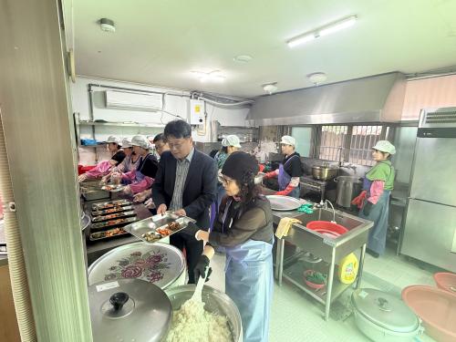약사동 새마을부녀회, 반구경로식당에서 식사 준비 및 배식 봉사활동 실시