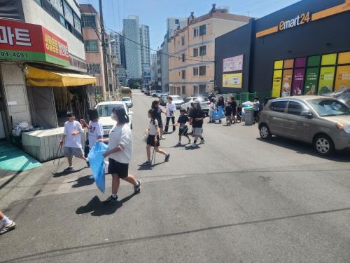 반구1동 마을교육협의회, 반구1동 행정복지센터 일대에서 ‘줍깅데이’ 환경정비 활동 실시