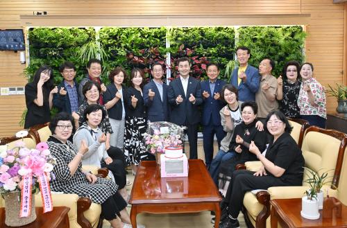 김영길 중구청장, 학성동 주민자치위원회 위원 환담