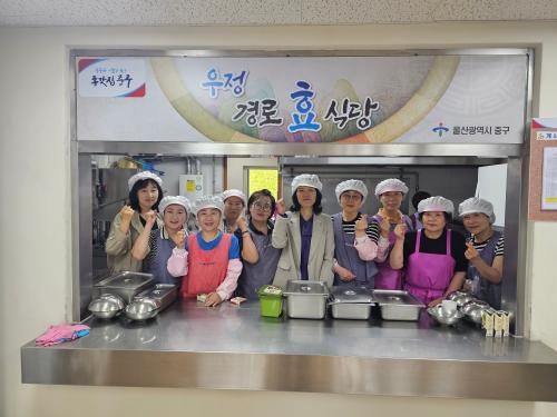 우정동 통장회, 우정경로식당에서 급식 봉사활동 실시